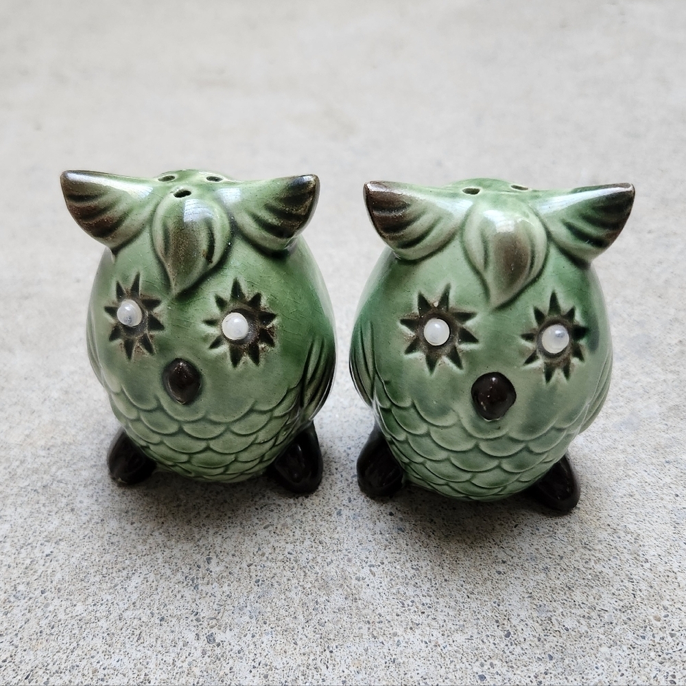 Vintage 1970s Green Googly Eye Owl Salt And Pepper Shakers - Picture 1 of 5